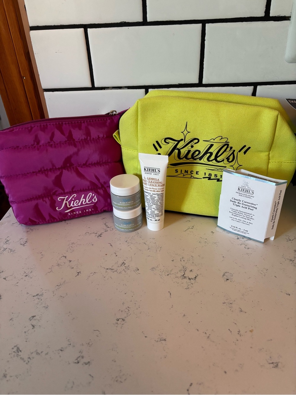 NWT-Kiehl's Hot Cosmetic Bags with samples
